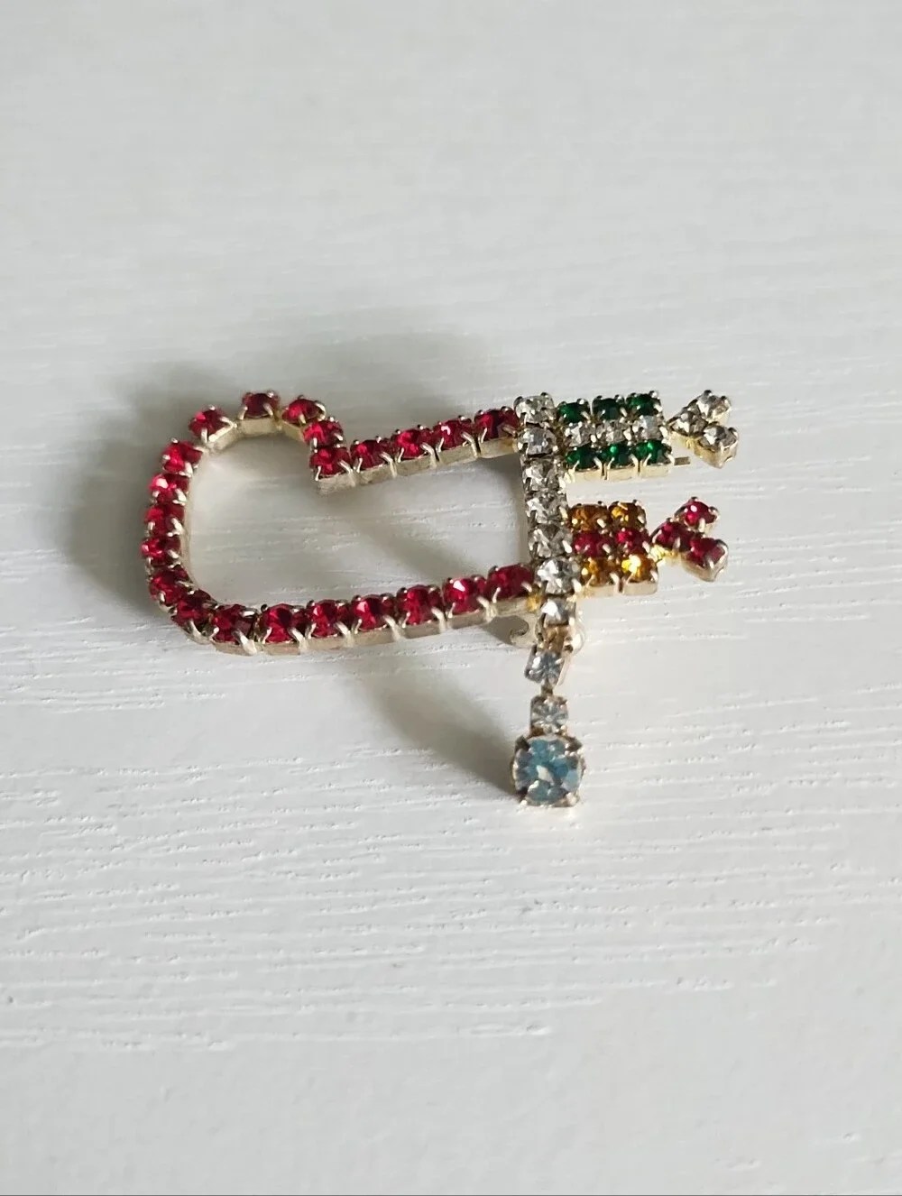 Vtg Christmas Pin Brooch Stocking Gifts Rhinestone Red Green Sparkle Bling
